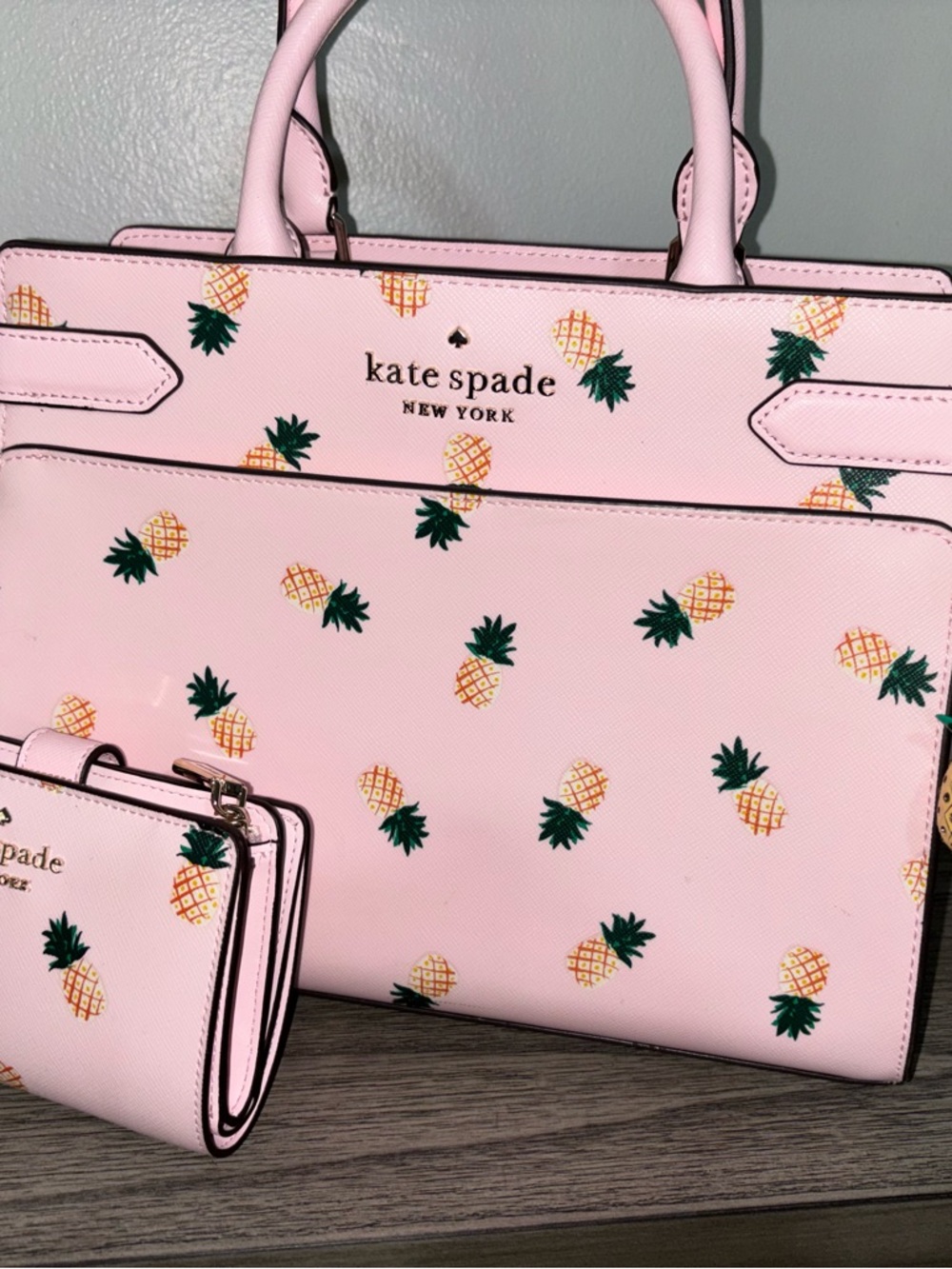 Kate Spade pineapple print satchel NWT W/Pineapple purse chain - Picture 2 of 11